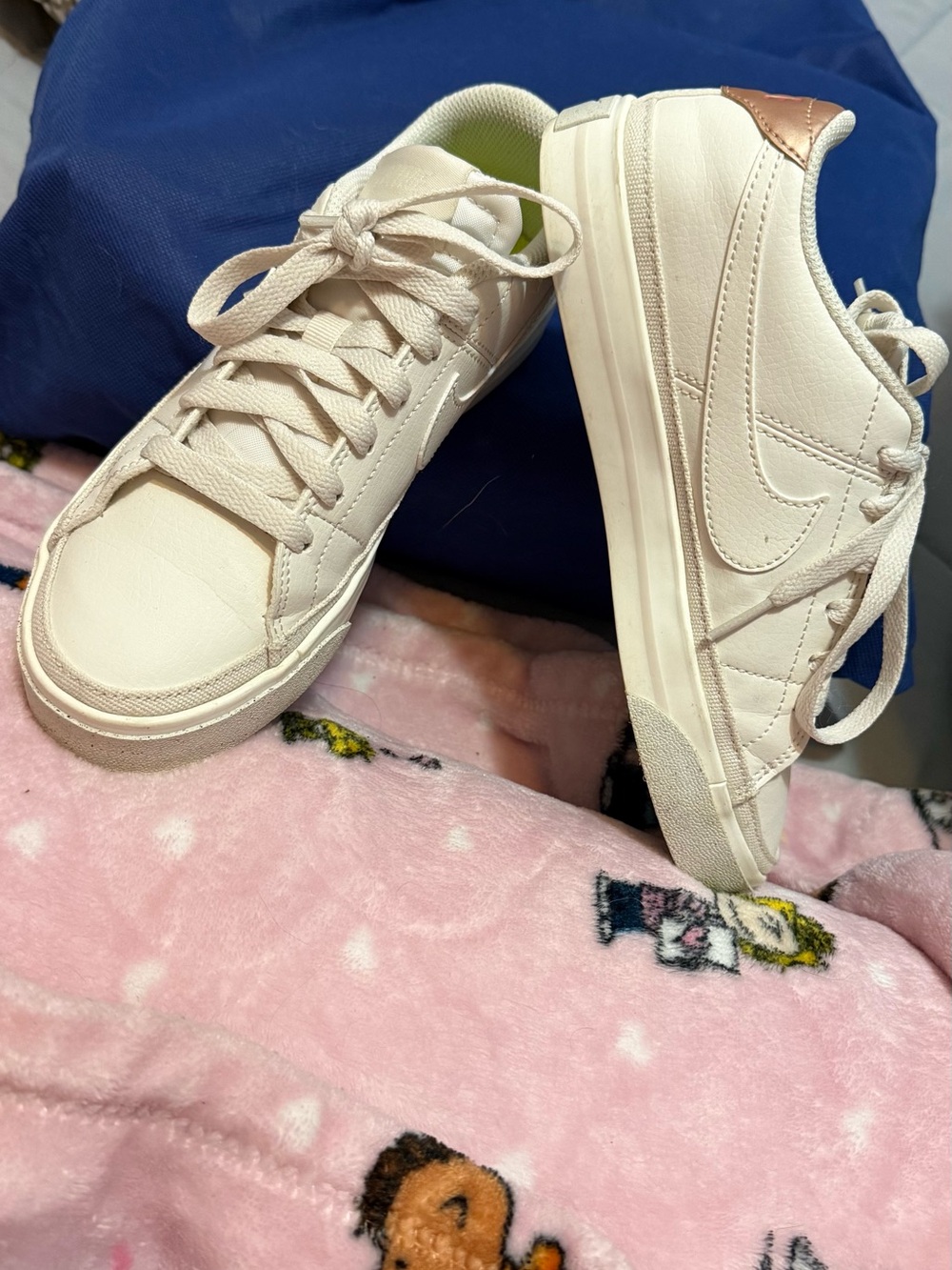 Nike Low-Top Sneakers in Cream with Rose Gold Heel Tab